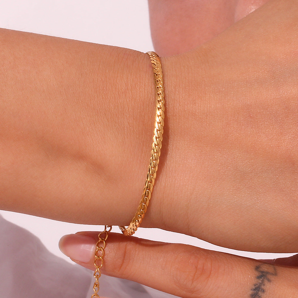 Pulsera de Acero Titanio Geométrica Minimalista para Mujer con Baño de Oro de 18K y Cadena NK Pulida