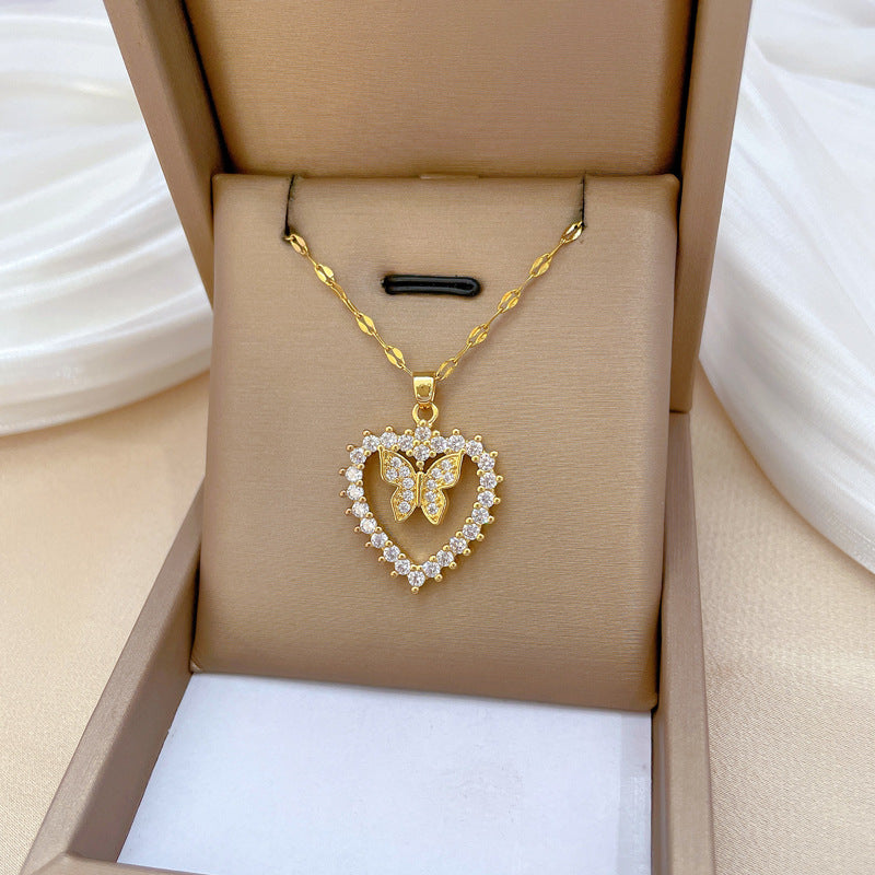 Collar con colgante de corazón y mariposa de diamantes de imitación de lujo para mujer, cadena delicada de clavícula de acero de titanio