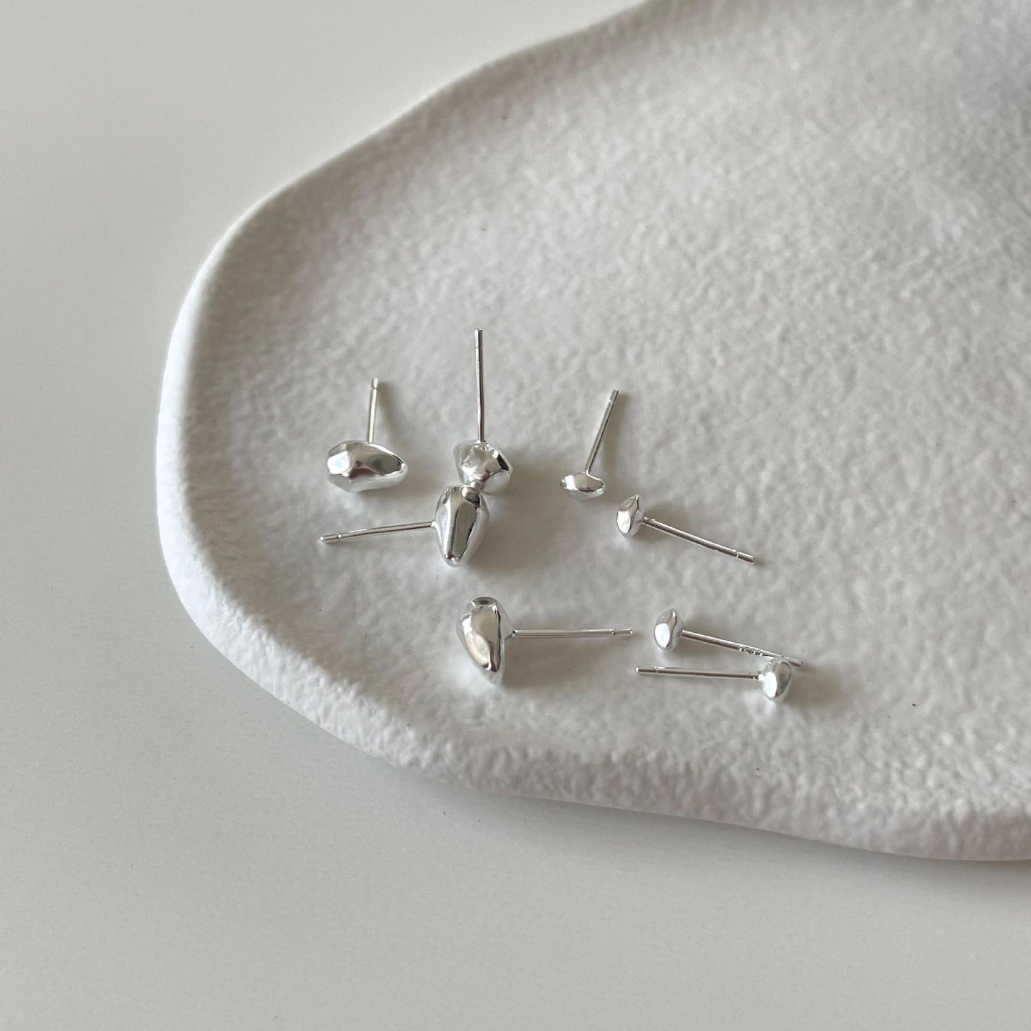 Orecchini a perno minimalisti a forma di stella in argento sterling 925 con pietre cubiche sfaccettate geometriche