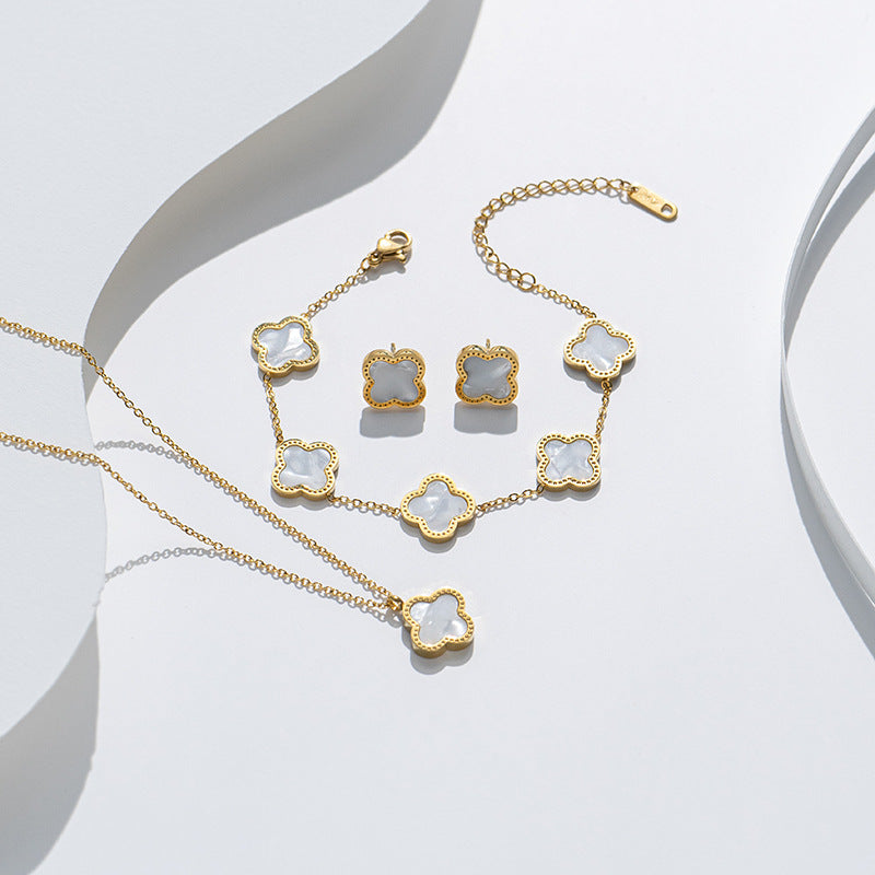 Set collana con pendente in acciaio al titanio a forma di quadrifoglio alla moda con catena a maglie per donna