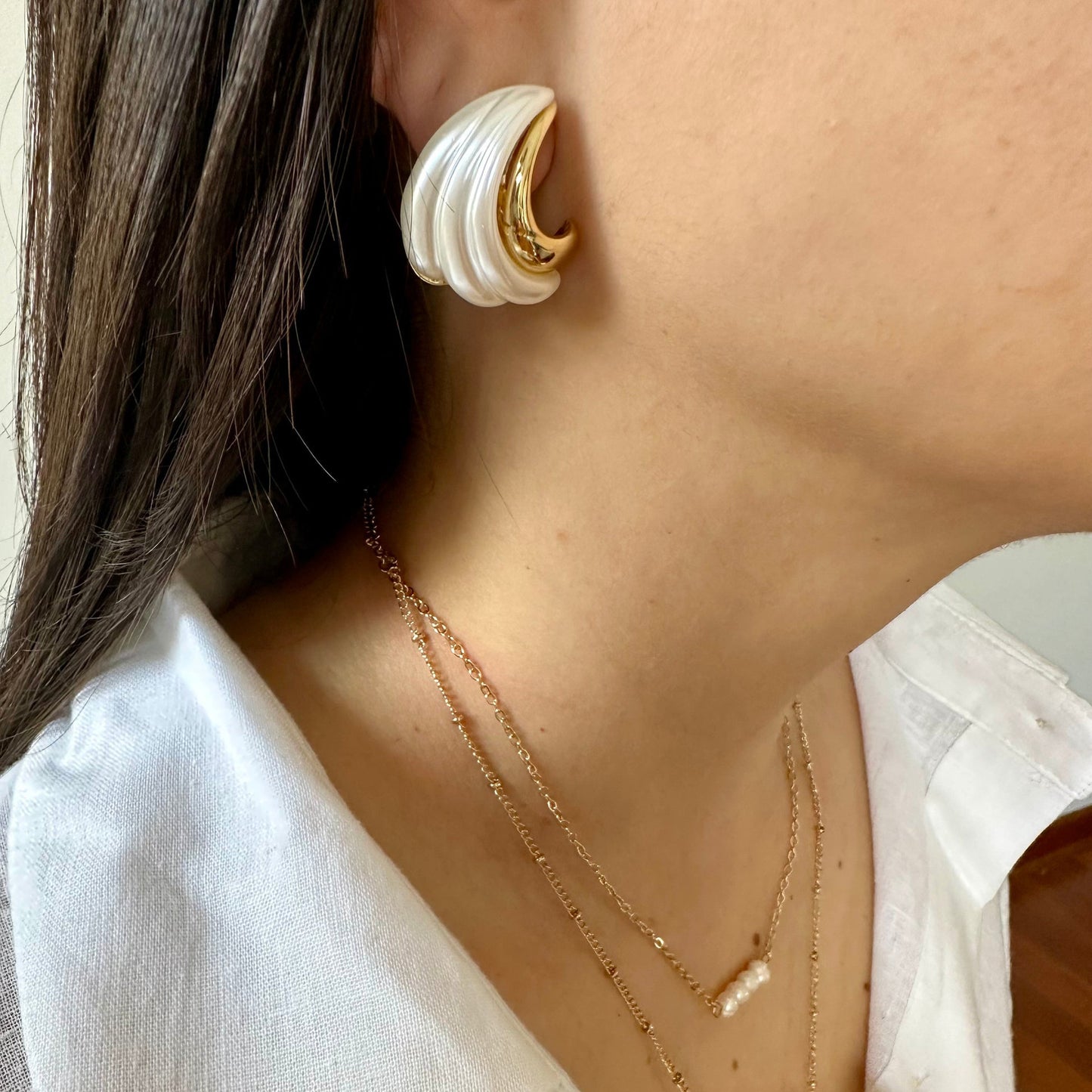Orecchini a Cerchio Geometrici Minimalisti di Lusso in Acciaio Inossidabile Placcato Oro 18K con Perle in Resina da Donna