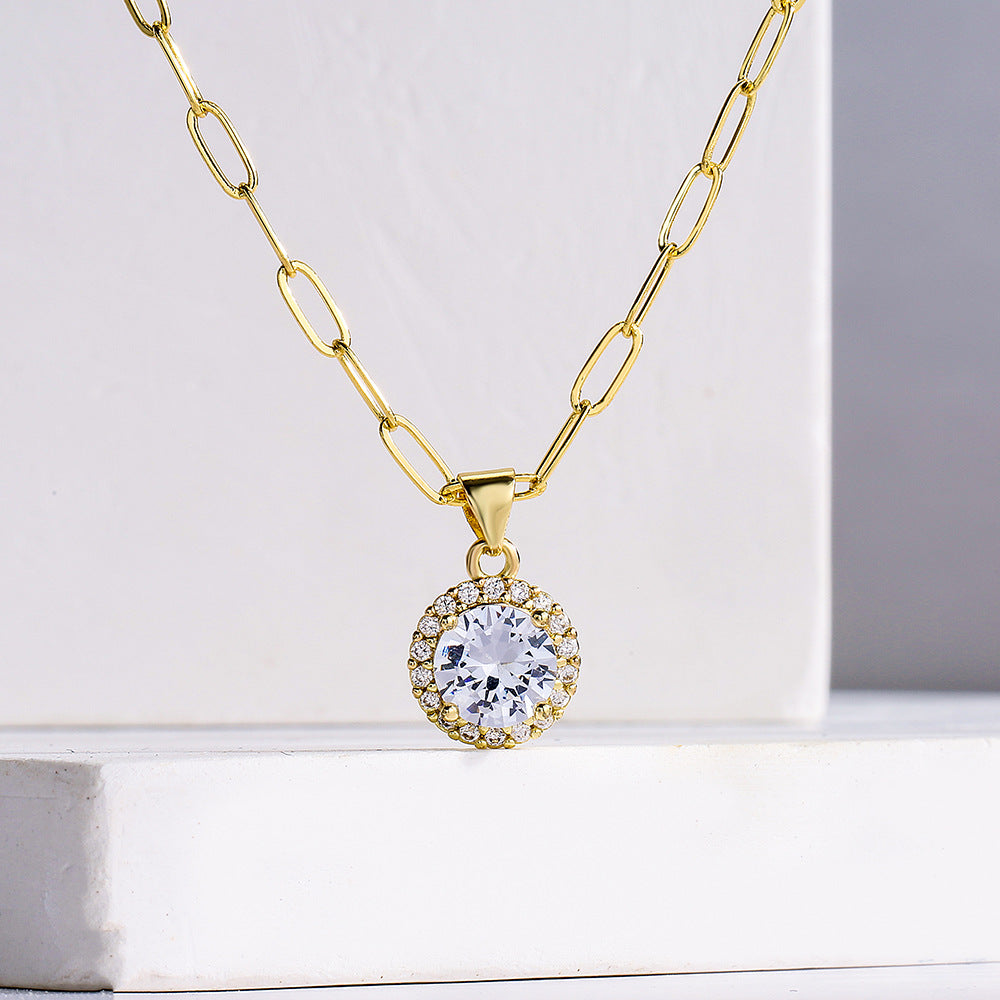Collana con ciondolo geometrico minimalista da donna in ottone con placcatura in oro 18 carati e intarsio di zirconi