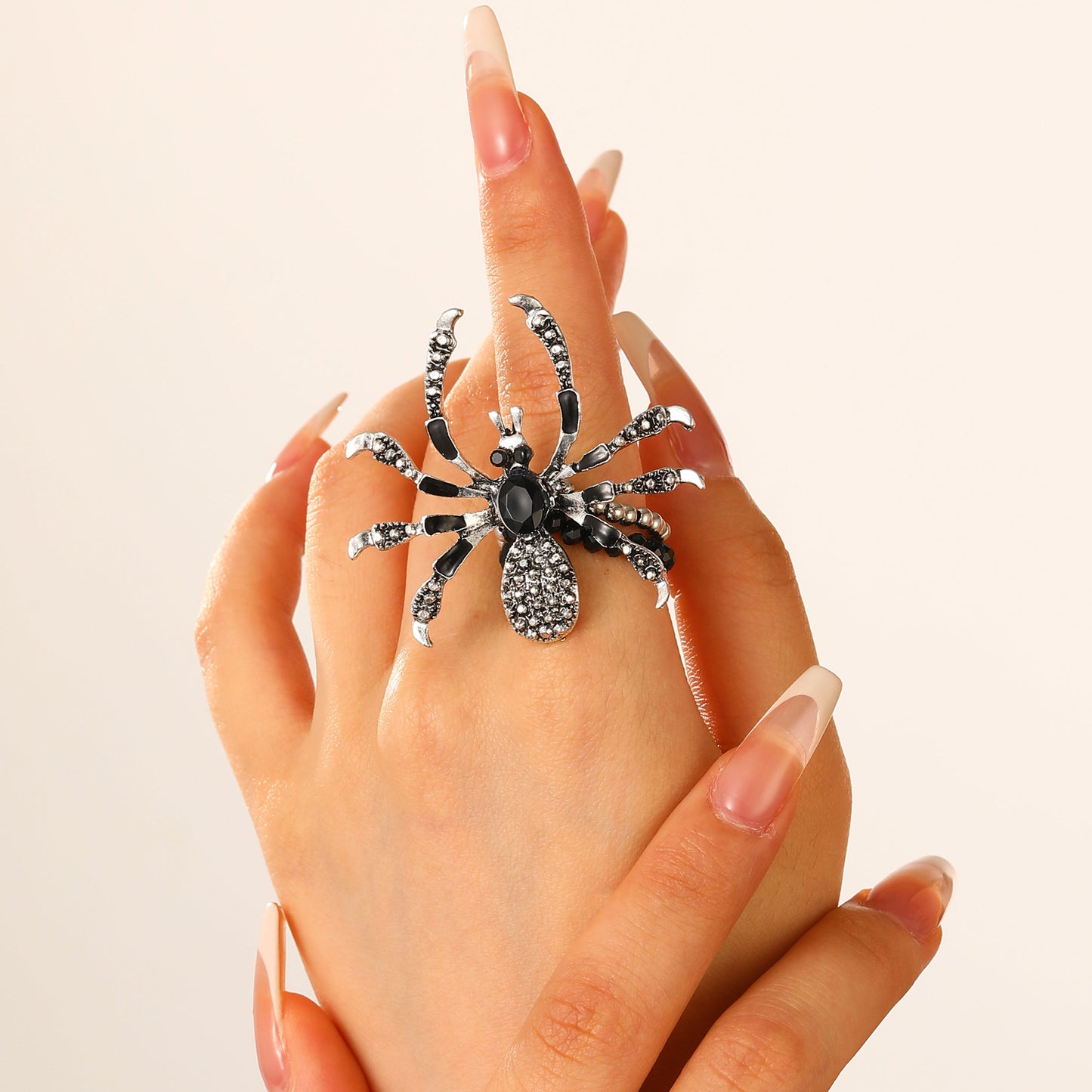 Pendientes llamativos góticos con araña en aleación con acabado galvanizado para estilo punk de Halloween