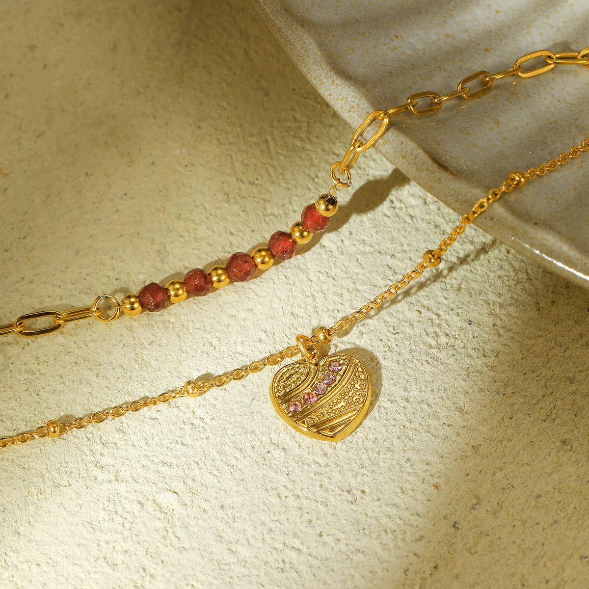 Fashionable Heart-Shaped Red Natural Stone Inlaid Stainless Steel Bracelet for Women with Plating Finish