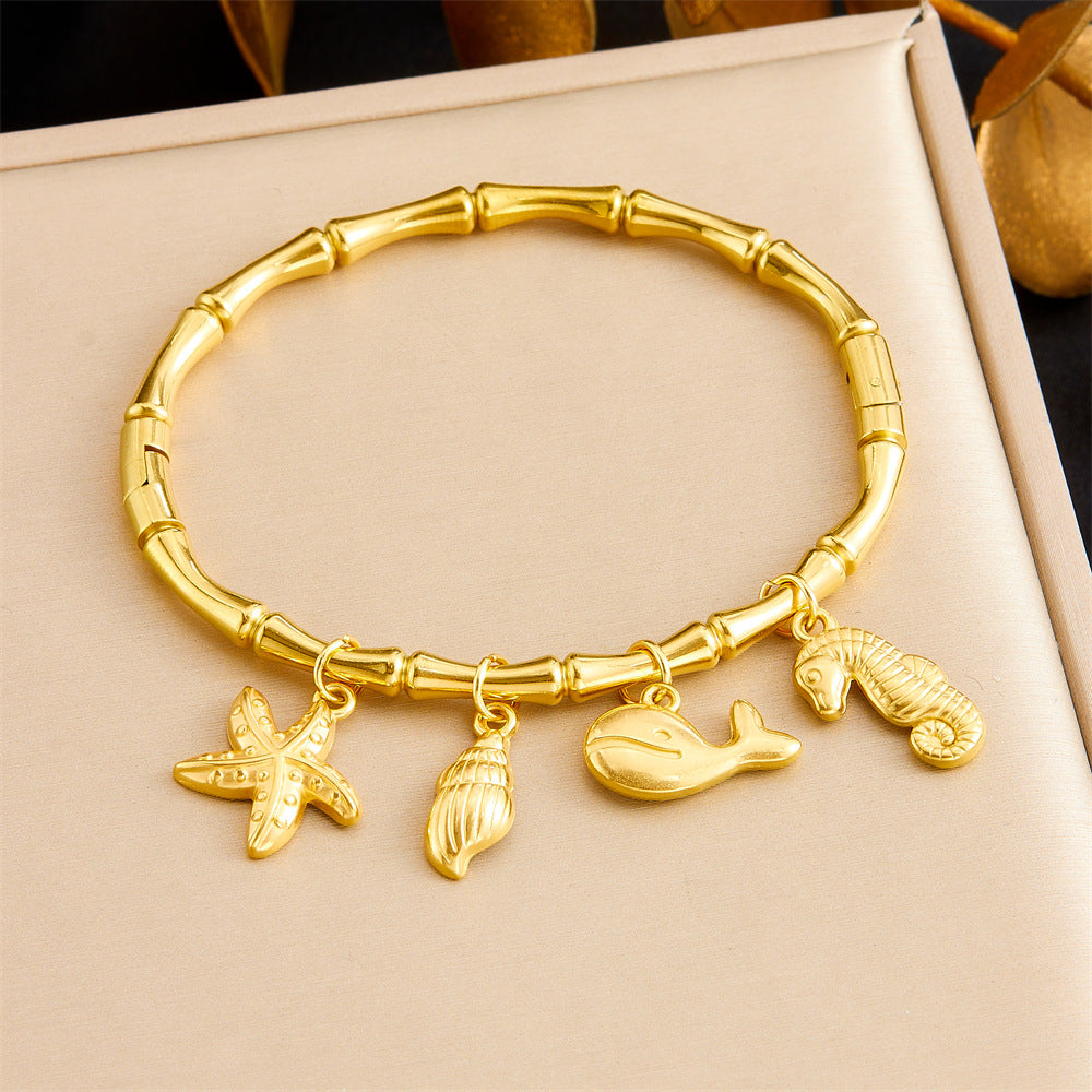 Bracciale Minimalista in Acciaio Inossidabile Placcato Oro a Tema Oceano Tropicale con Motivi di Stella Marina, Conchiglia e Farfalla