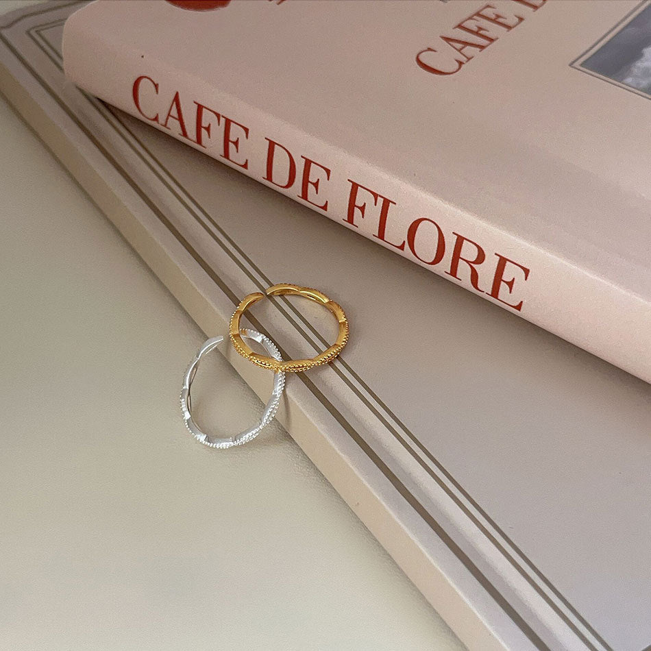 Anello da donna minimalista a forma di cuore in argento sterling 925 con sfaccettature geometriche smussate