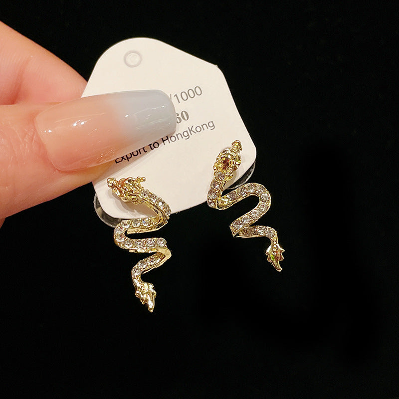 Fashionable Dragon-Shaped Zirconia Ear Cuffs for Women Stainless Steel Plated with Real Gold No-Piercing Ear Bone Clips