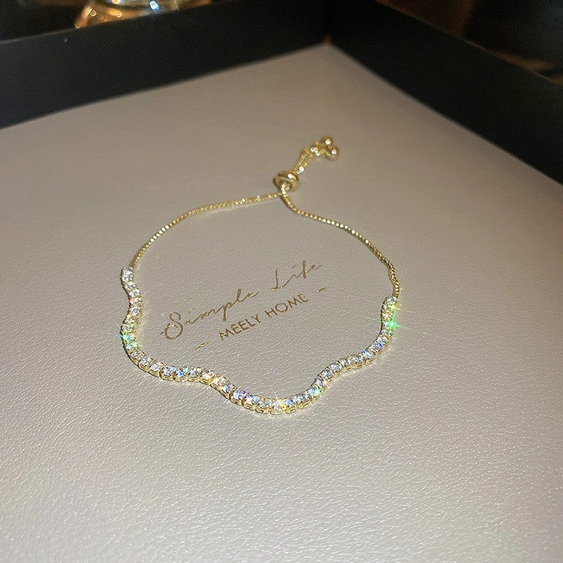 Elegant Heart-Shaped Gold-Plated Zirconia Bracelet for Women with Delicate Luxury Aesthetic