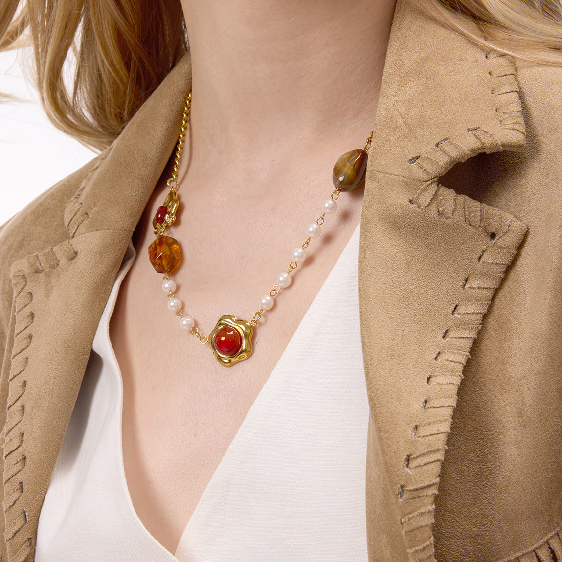 Collana con ciondolo geometrico artistico vintage in resina da donna con catena in acciaio inossidabile e finitura placcata