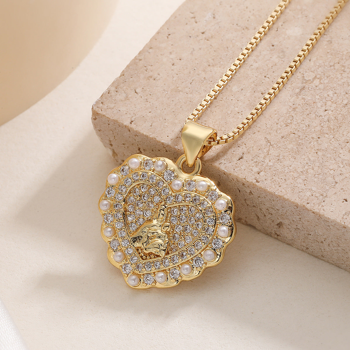 Vintage Elegant 18K Gold Plated Brass Heart Necklace with Cubic Zirconia and Pearl