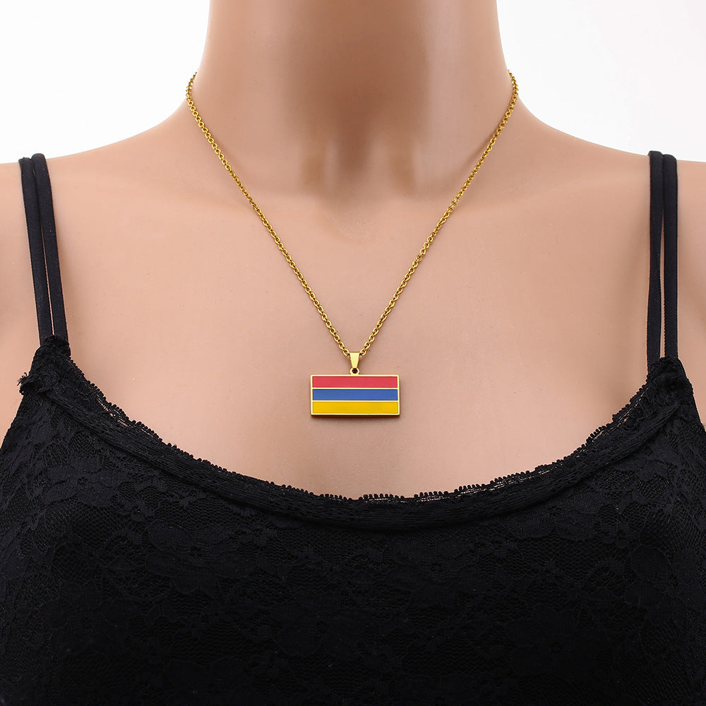 Collana con ciondolo rettangolare etnico vintage e minimalista per uomo e donna in acciaio inossidabile con catena a O placcata oro