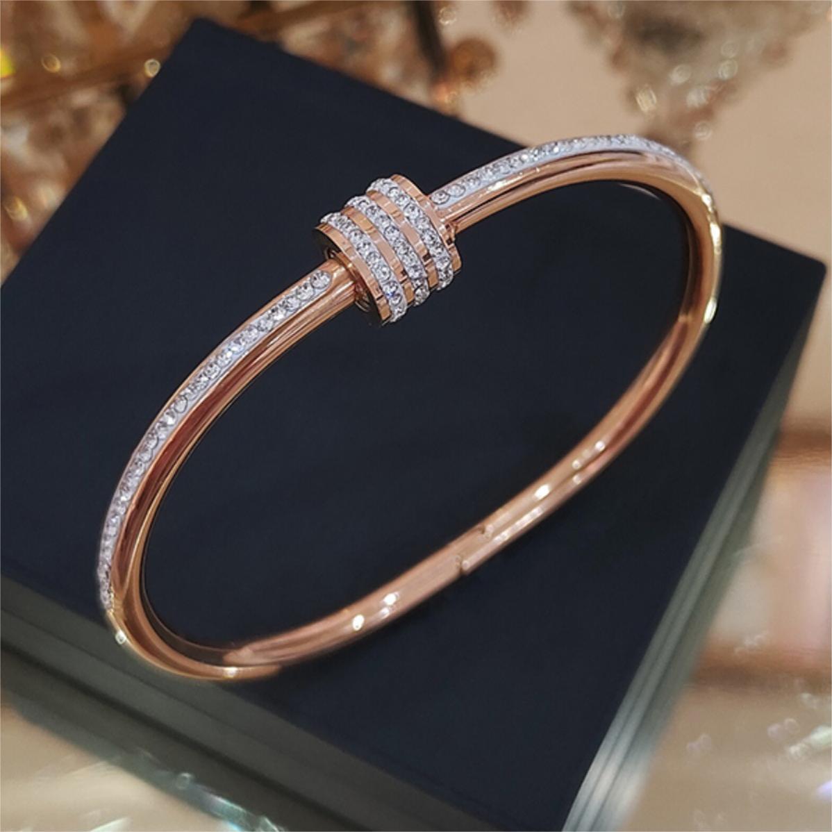 Minimalist Oval-Shaped Titanium Steel Bracelet for Women with Plated Finish, Elegant and Versatile Luxury Hand Jewelry