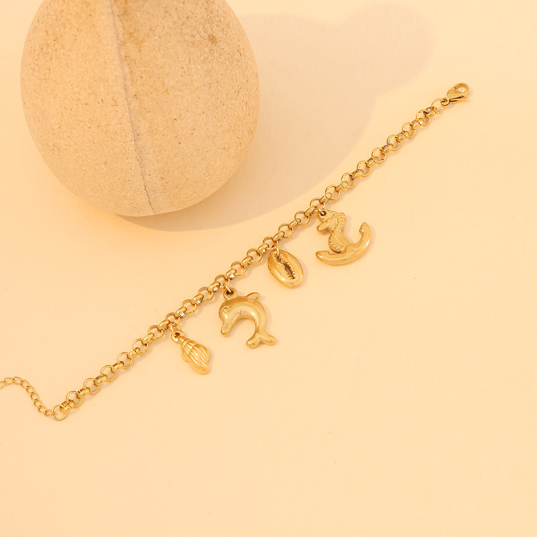 Collana con Pendente a Stella Marina e Conchiglia in Acciaio Inossidabile con Finitura Placcata su Catenina a O, Stile Vacanza Oceano alla Moda, per Donne