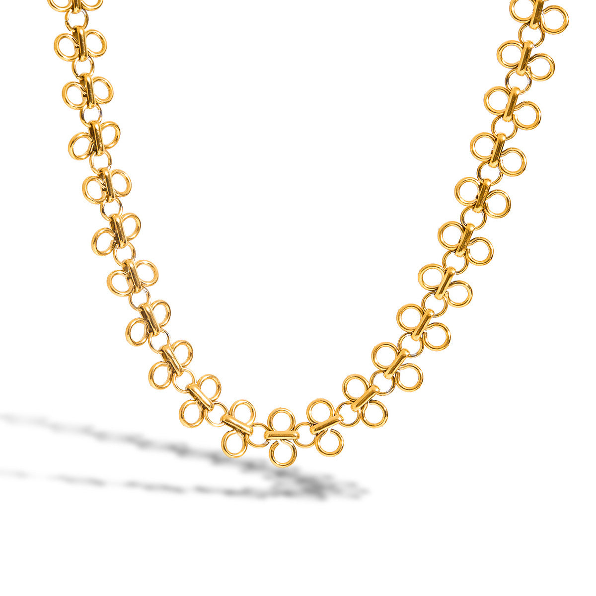 Collana con Pendente a Trifoglio Minimalista in Acciaio al Titanio con Finitura Placcata da Donna