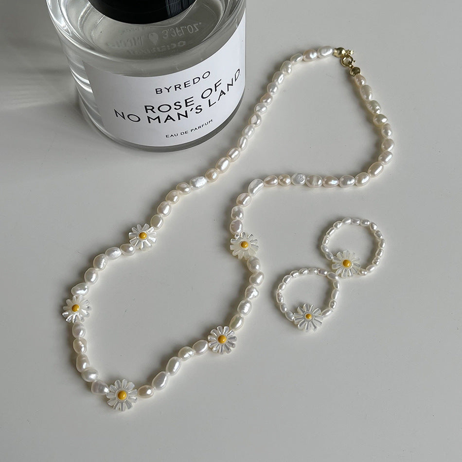 Collana con Ciondolo Margherita Fresca e Naturale con Perla d'Acqua Dolce su Catenina Box