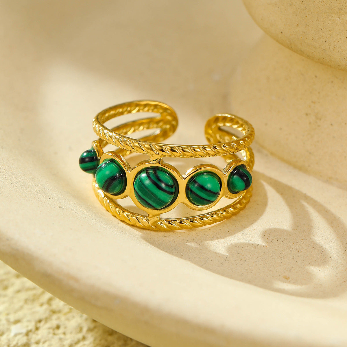 Anello in Acciaio Inossidabile con Motivo Geometrico Stile Vintage Instagram con Intarsio in Pietra Naturale e Placcatura in Oro 18K da Donna