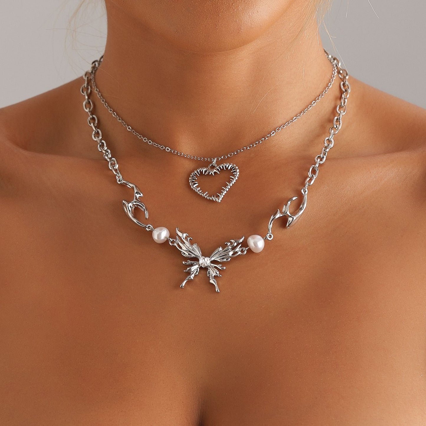 Fashionable Butterfly and Heart Pendant Alloy Necklace with Rhinestone Inlay and Plated Finish for Women