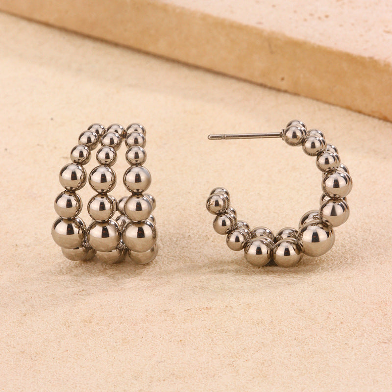 Eleganti Orecchini a Cerchio a C a Tre File di Perline in Acciaio Inossidabile Placcato Oro con Lettere Geometriche a Pois