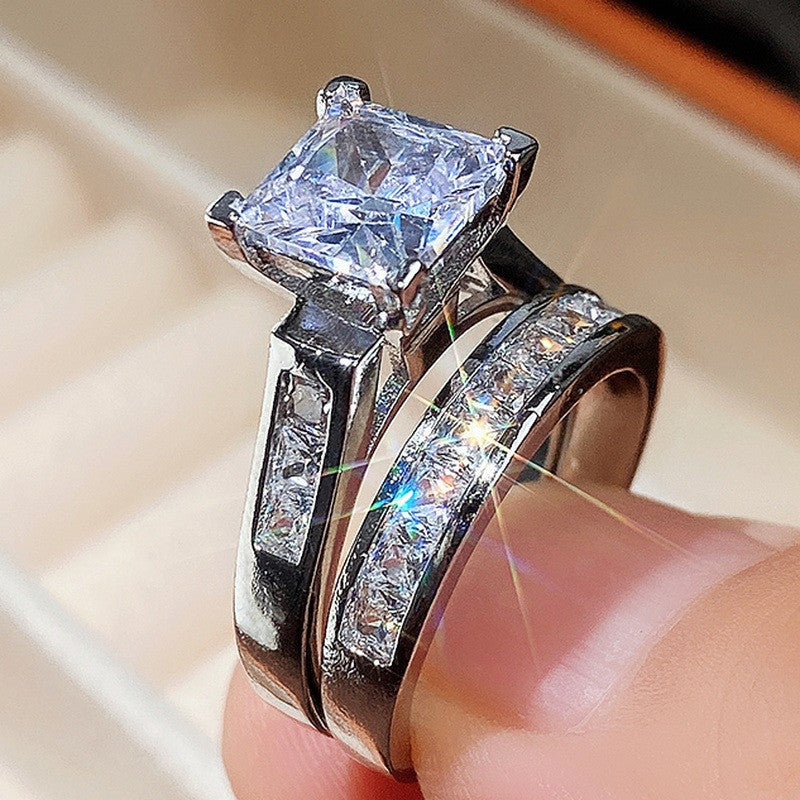 Anello da donna in lega in stile floreale con intarsi in zircone e finitura placcata