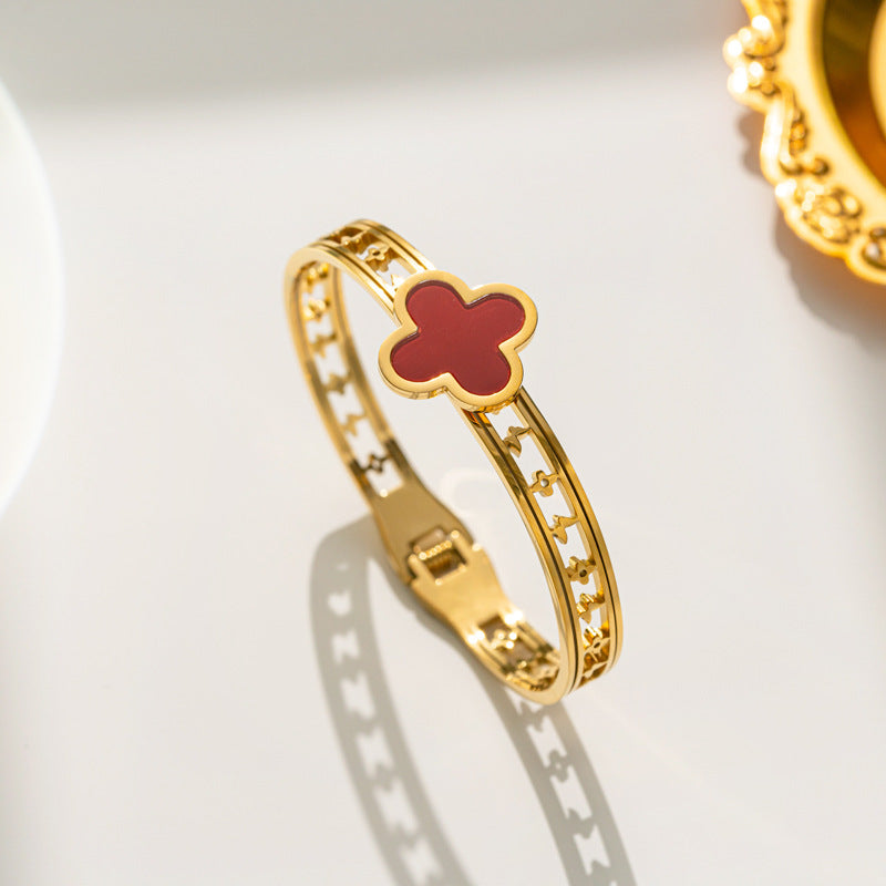 Minimalist Lucky Clover Shaped Titanium Steel Bracelet with Vacuum Plating for Women