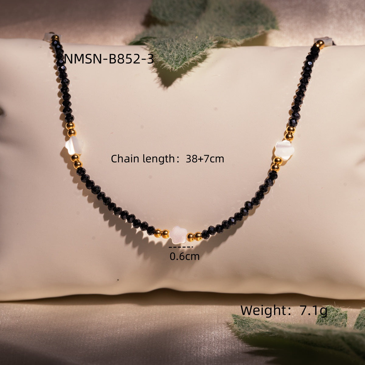 Collar minimalista de espinela negra y perlas en acero inoxidable con acabado chapado para mujer