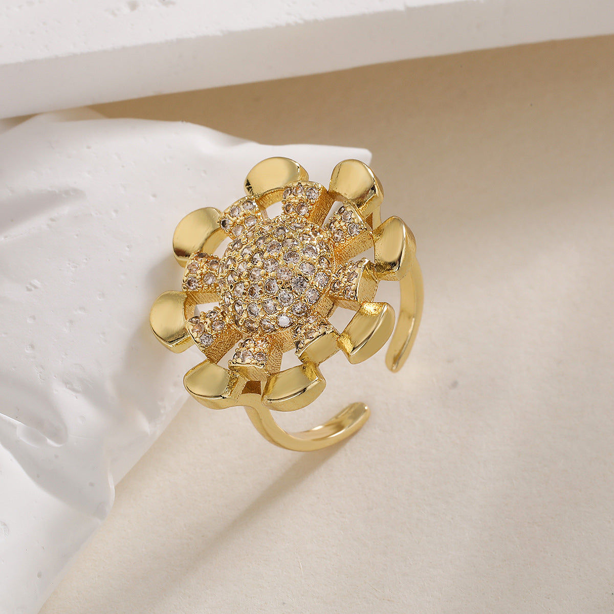 Anello Aperto Geometrico Minimalista da Donna in Rame con Placcatura in Oro 18K e Intarsio in Zirconi
