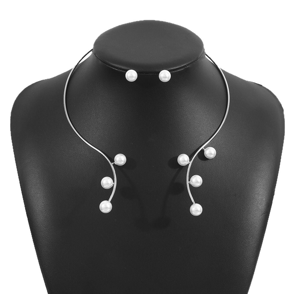 Conjunto de gargantilla de metal geométrica minimalista y pendientes de perlas para mujer con acabado galvanizado