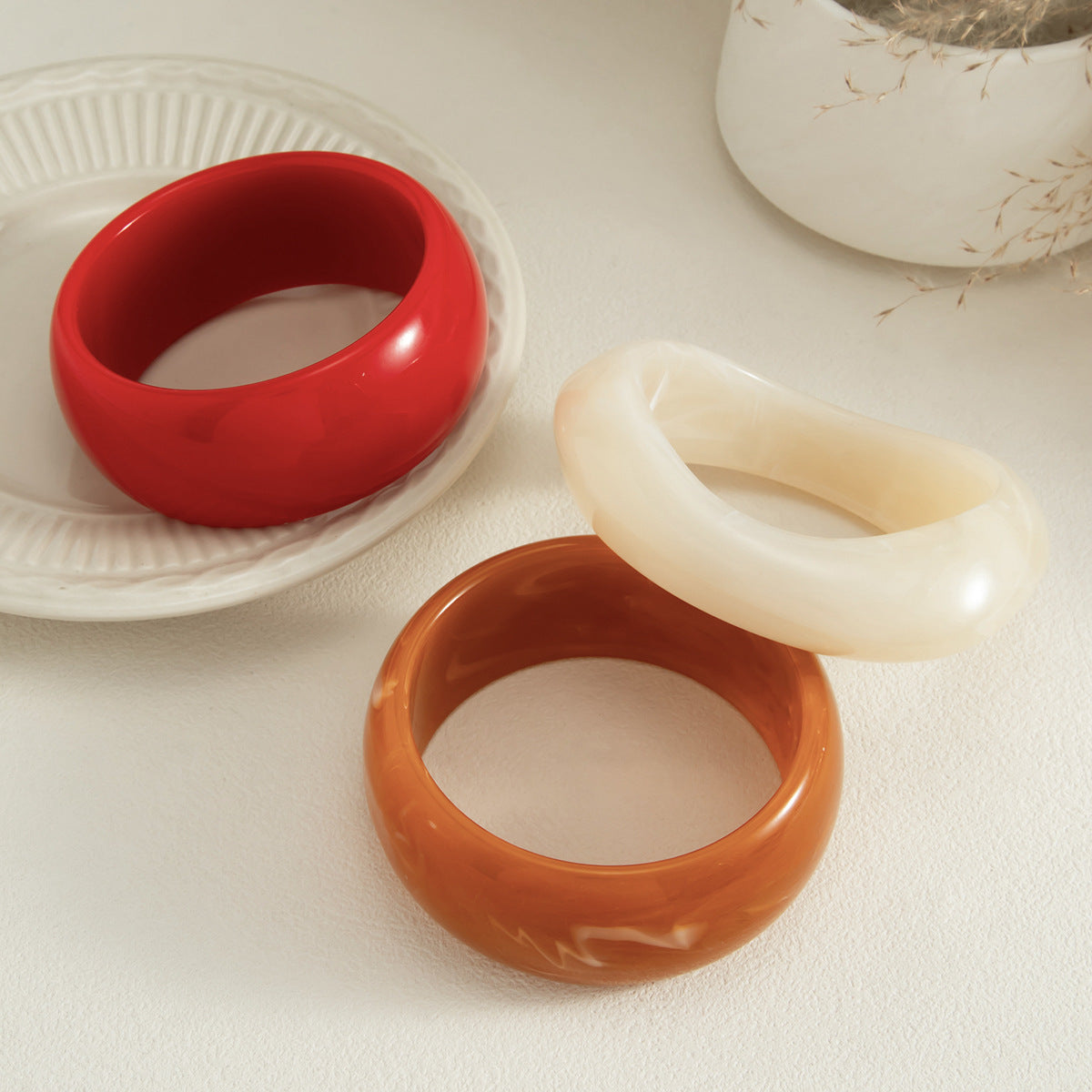 Vintage Wide Irregular Round Resin Bangle Bracelet with Gradient Pattern