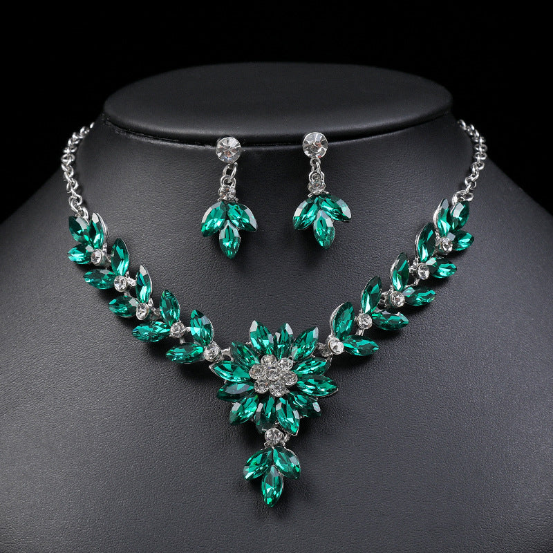 Charming Floral Pattern Vintage Style Alloy Necklace and Earrings Set with Rhinestone Pendant and Plated Finish for Women