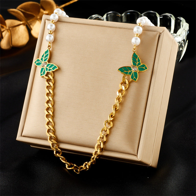 Collana a Strati Minimalista alla Moda con Ciondolo Rotondo a Cuore di Farfalla Ispirato alla Perla e Ciondolo a Ritratto in Acciaio Inossidabile con Finitura Placcata