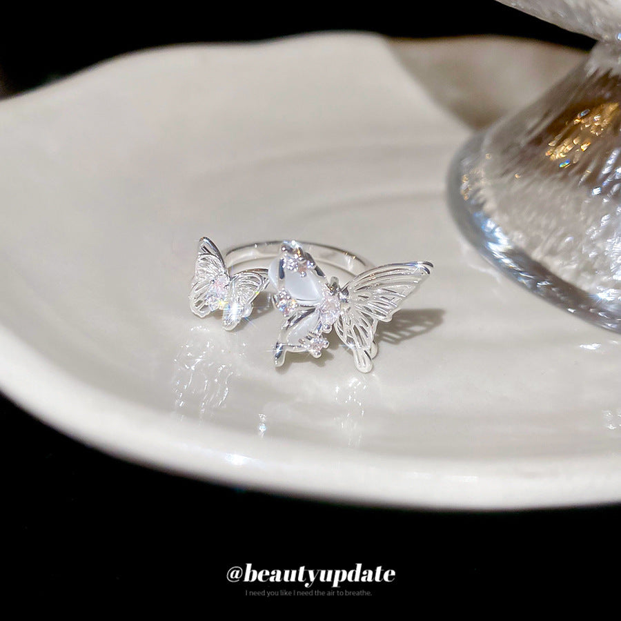 Anello in rame elegante e minimalista a forma di farfalla con finitura galvanica da donna