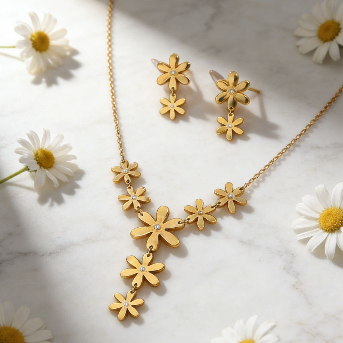 Set di collana e orecchini a forma di margherita in acciaio inossidabile placcato oro 18 carati da donna, stile minimalista