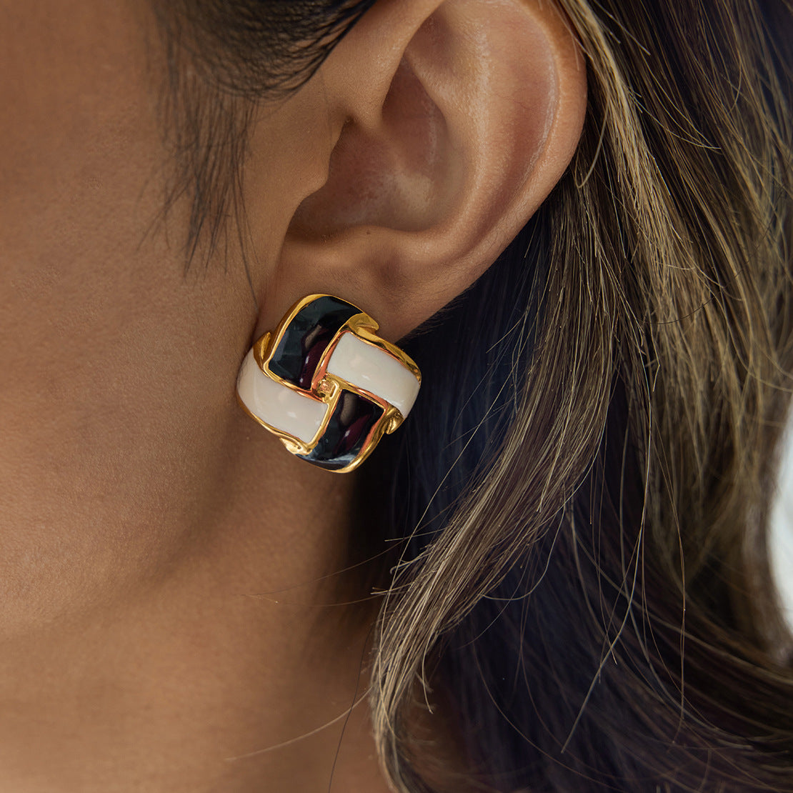Pendientes cuadrados minimalistas de acero inoxidable con acabado esmaltado para mujer, hipoalergénicos y resistentes a la decoloración
