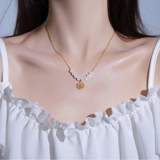 Original Design Round Pendant Necklace for Women Titanium Steel Plated Clavicle Chain with Chinese Character 'Fu' Symbol
