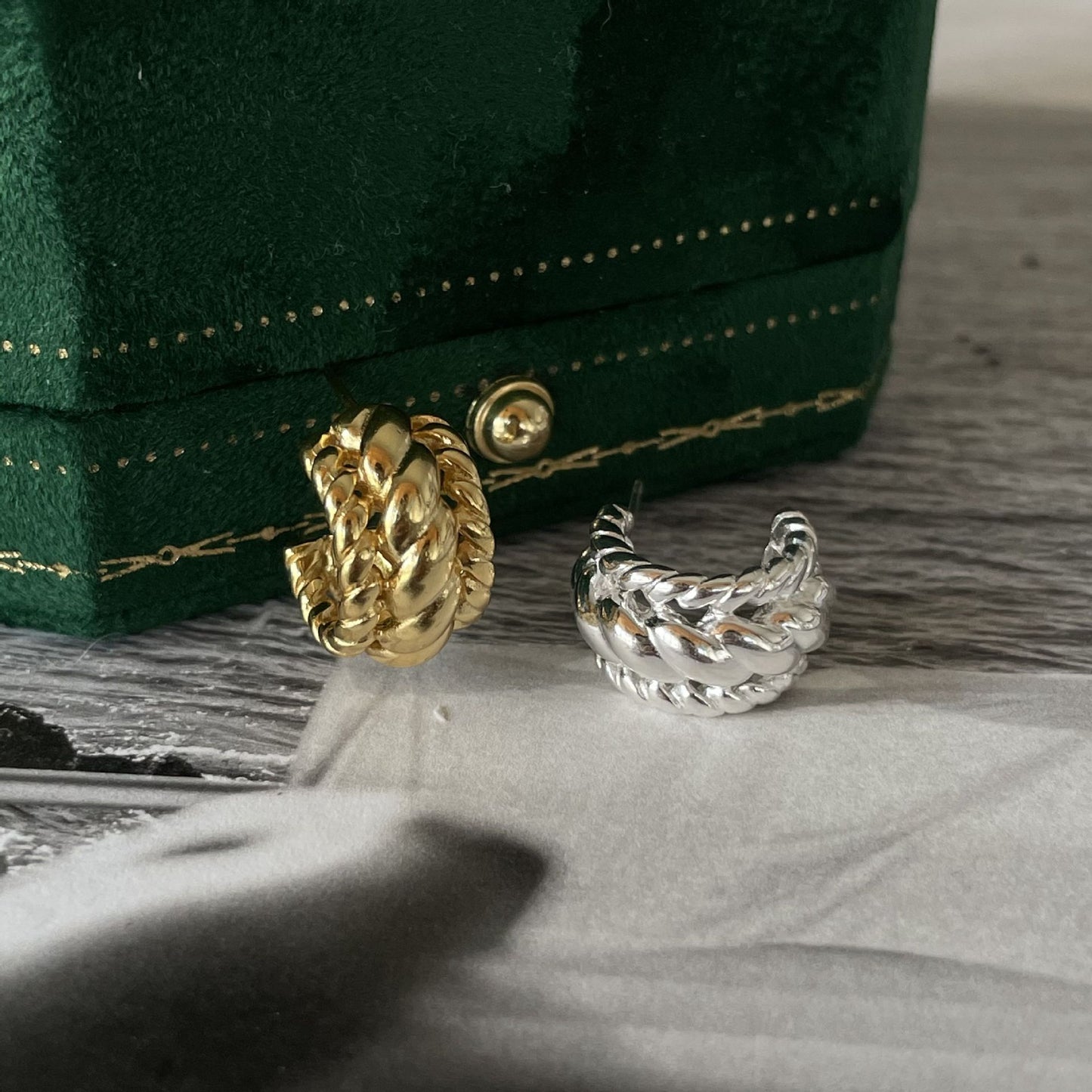 Orecchini a perno minimalisti coreani a forma di lettera in argento sterling con finitura placcata