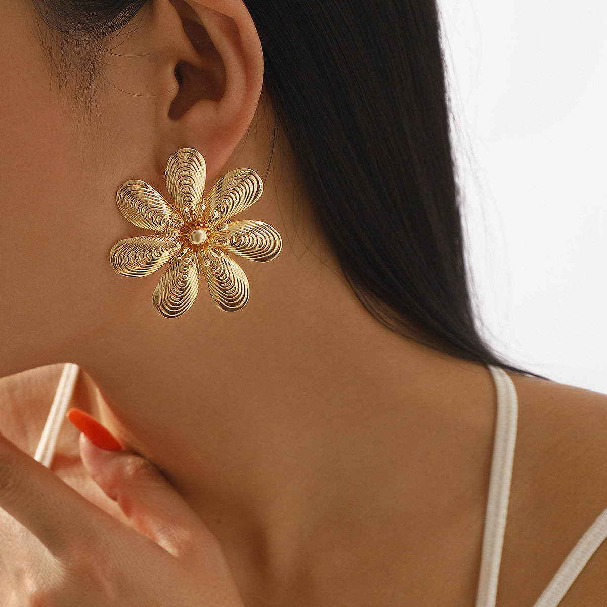 Pendientes de aleación con forma floral a la moda para mujer con acabado chapado, ideales para fiestas y ocasiones formales