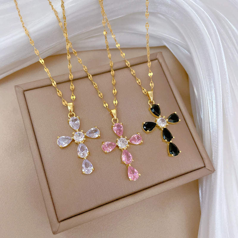 Collana con ciondolo geometrico di lusso in acciaio inossidabile con strass a croce per unisex