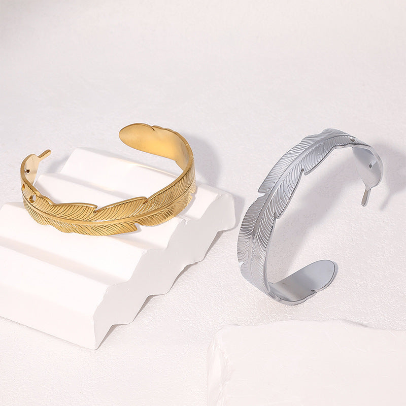 Braccialetto Minimalista da Donna in Acciaio Inossidabile a Forma di Foglia con Placcatura in Oro 18K