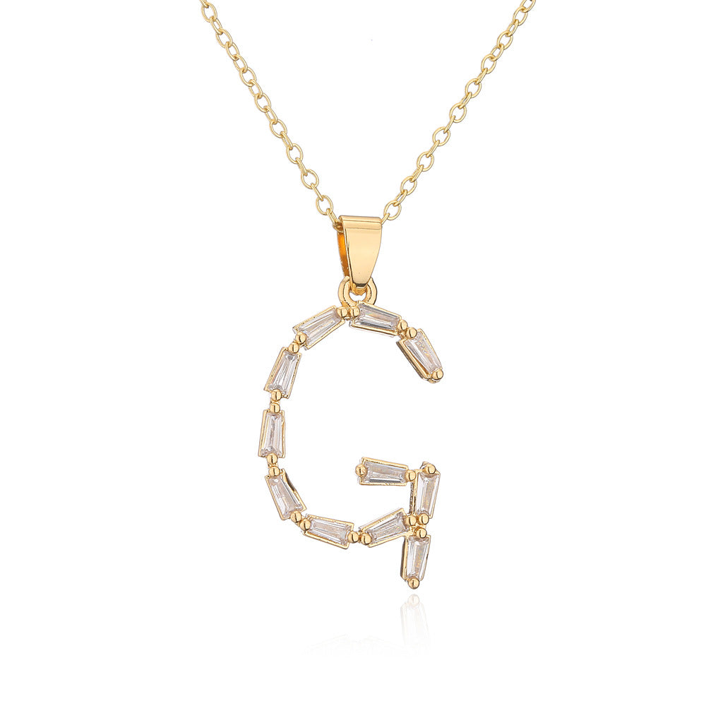 Collana da donna con ciondolo a lettera minimalista in ottone, placcata in oro 18K con intarsio di zirconi