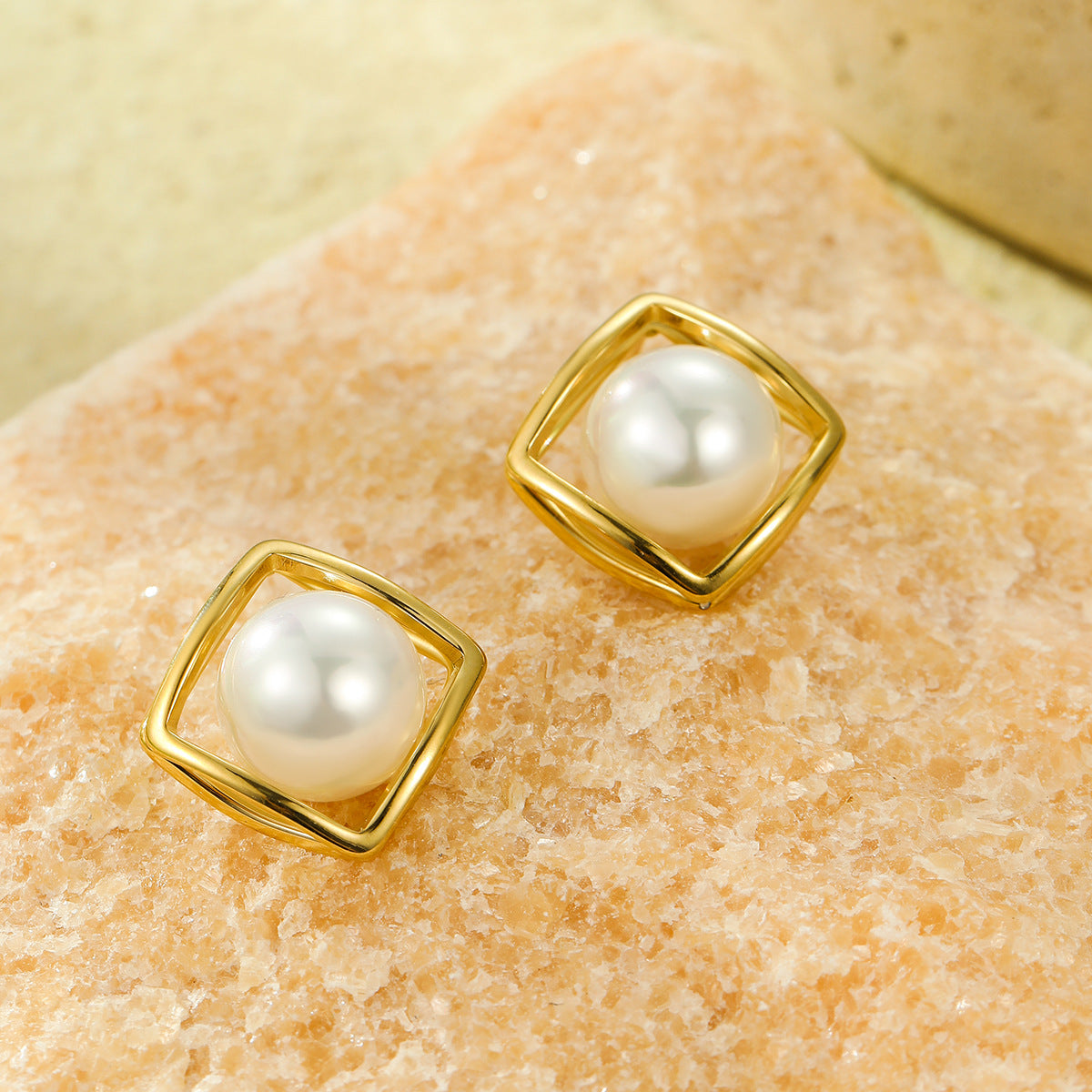 Pendientes Minimalistas Cuadrados de Acero Inoxidable con Baño de Oro e Incrustaciones de Perlas para Mujer