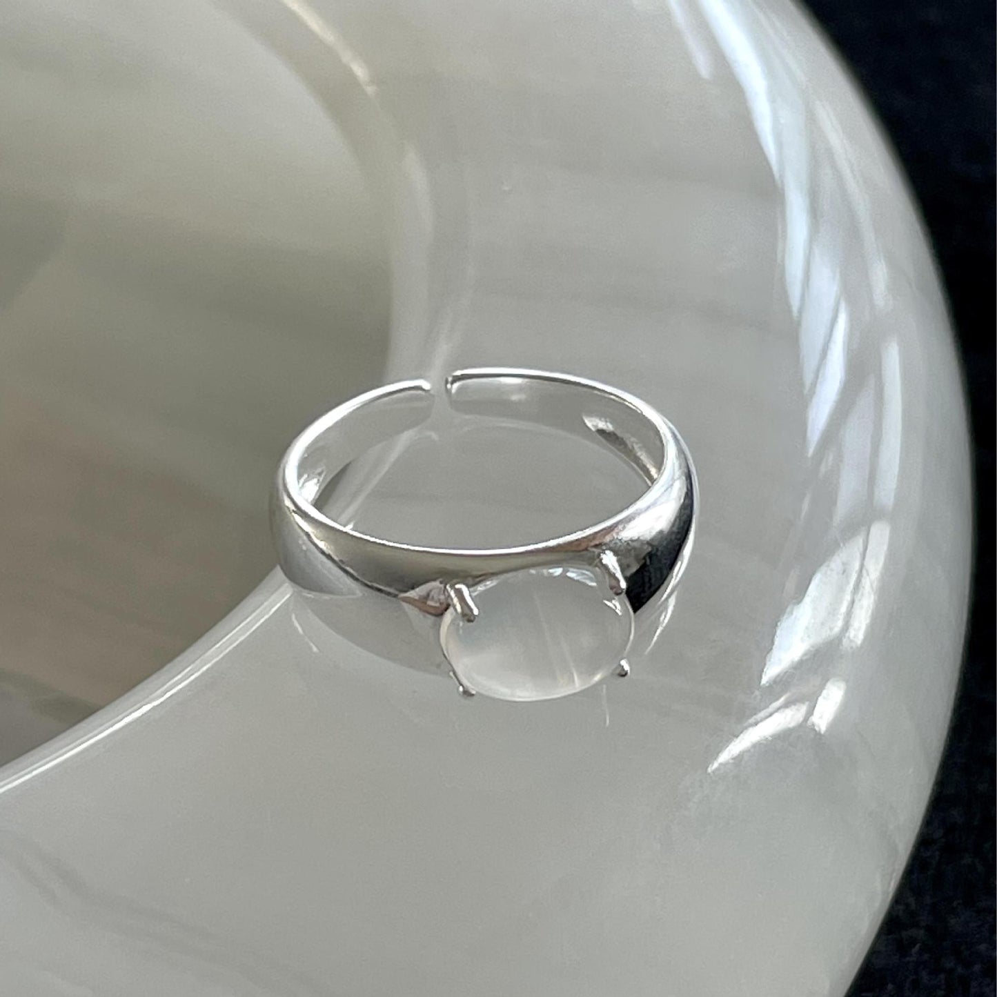 Anillo Minimalista con Forma de Lazo de Plata de Ley 925 con Detalle de Nota Musical para Mujer