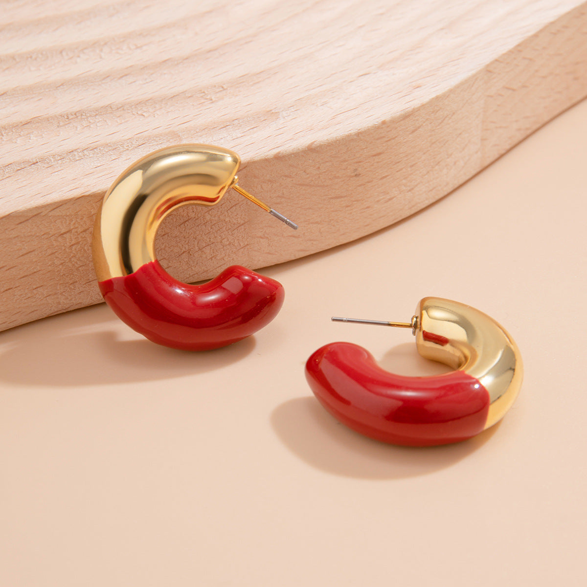 Orecchini a Cerchio Geometrici Minimalisti da Donna con Finitura in Metallo Elettroplaccato e Struttura in Resina