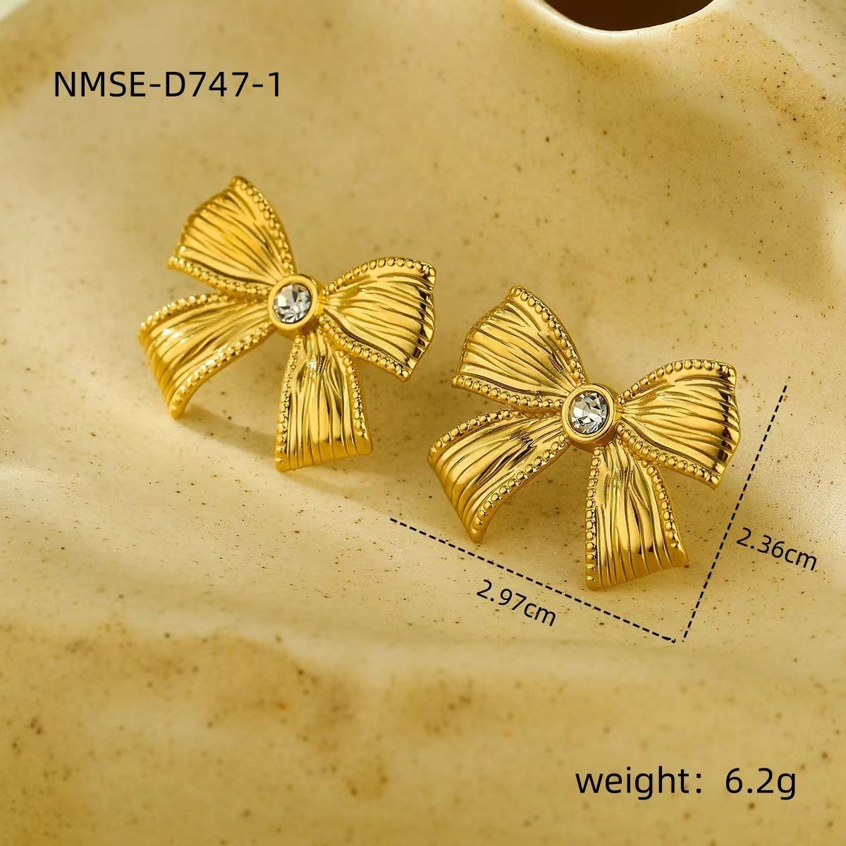 Fashionable Bow-Shaped Stainless Steel Necklace for Women with Plated Finish, Elegant and Versatile Jewelry Piece
