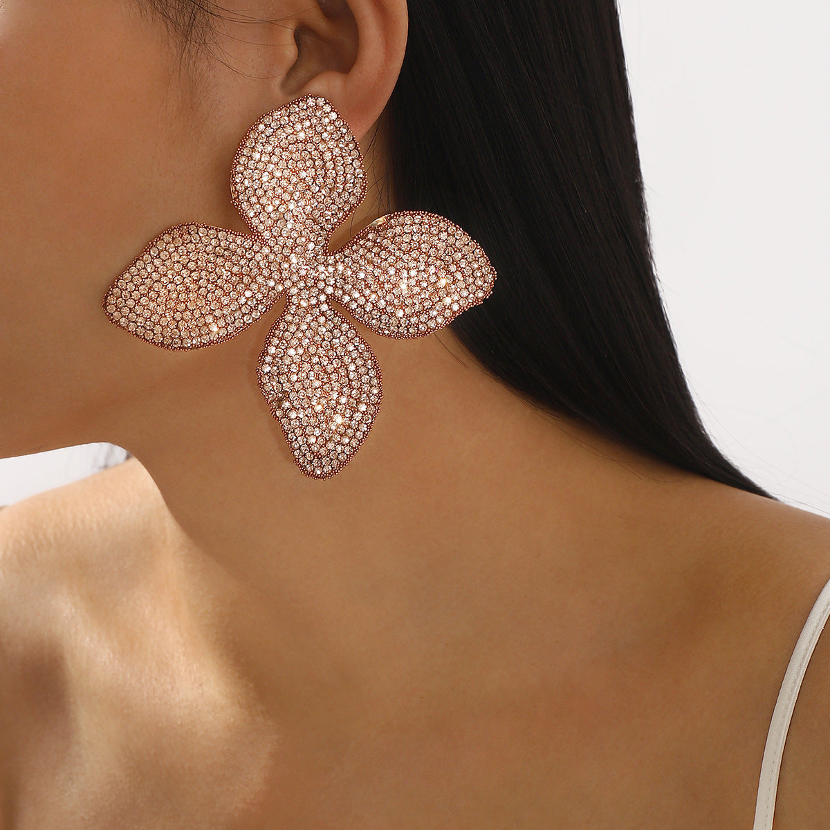 Orecchini da donna alla moda in lega floreale con intarsio di strass
