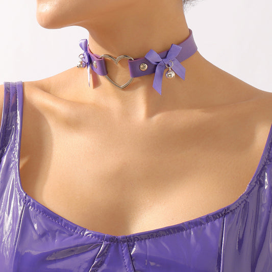 Collar Gargantilla Corazón Geométrico Dulce y Atrevido con Diseño de Lazo en Cuero PU y Aleación con Acabado Artesanal