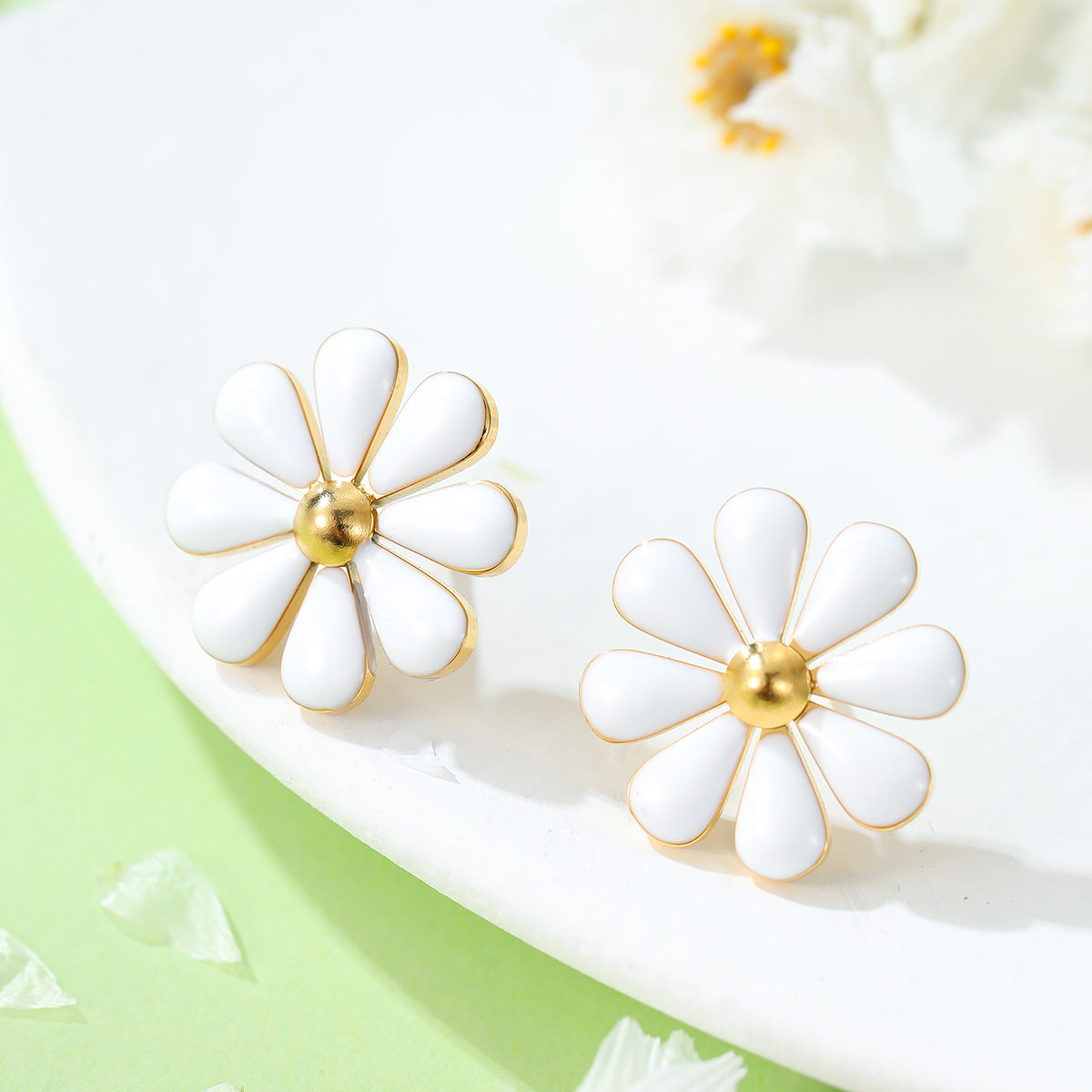 Pendientes Frescos Esmaltados de Margarita Dulce de Acero Titanio para Mujer con Acabado Chapado