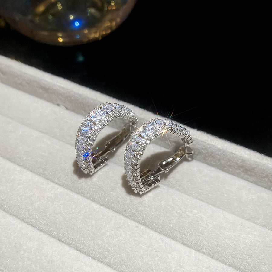 Orecchini a cerchio da donna in rame con zirconi a triangolo geometrico stile lusso e perni in acciaio inossidabile