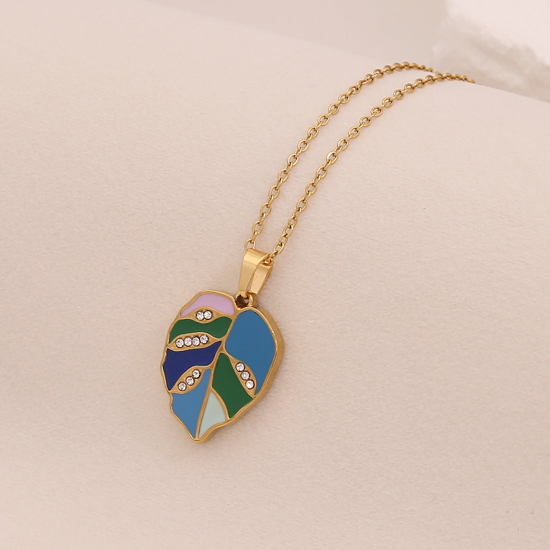 Fashion Minimalist Leaf Pendant Necklace in Stainless Steel with O-Chain for Women