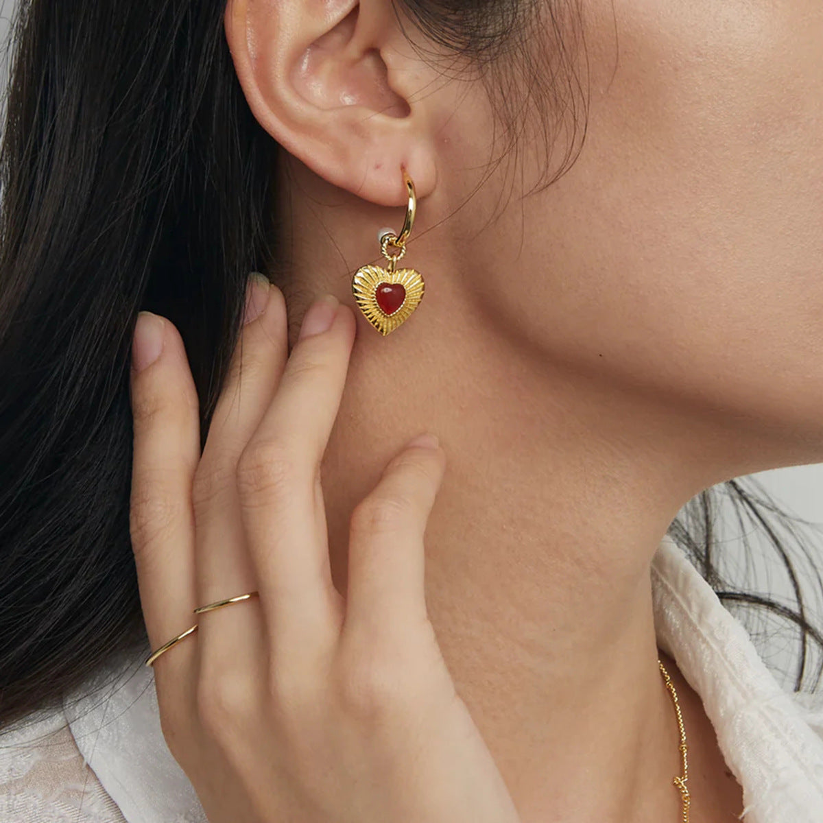 Collana alla moda in acciaio inossidabile placcato oro 18 carati a forma di cuore con ciondolo in agata rossa e perla da donna