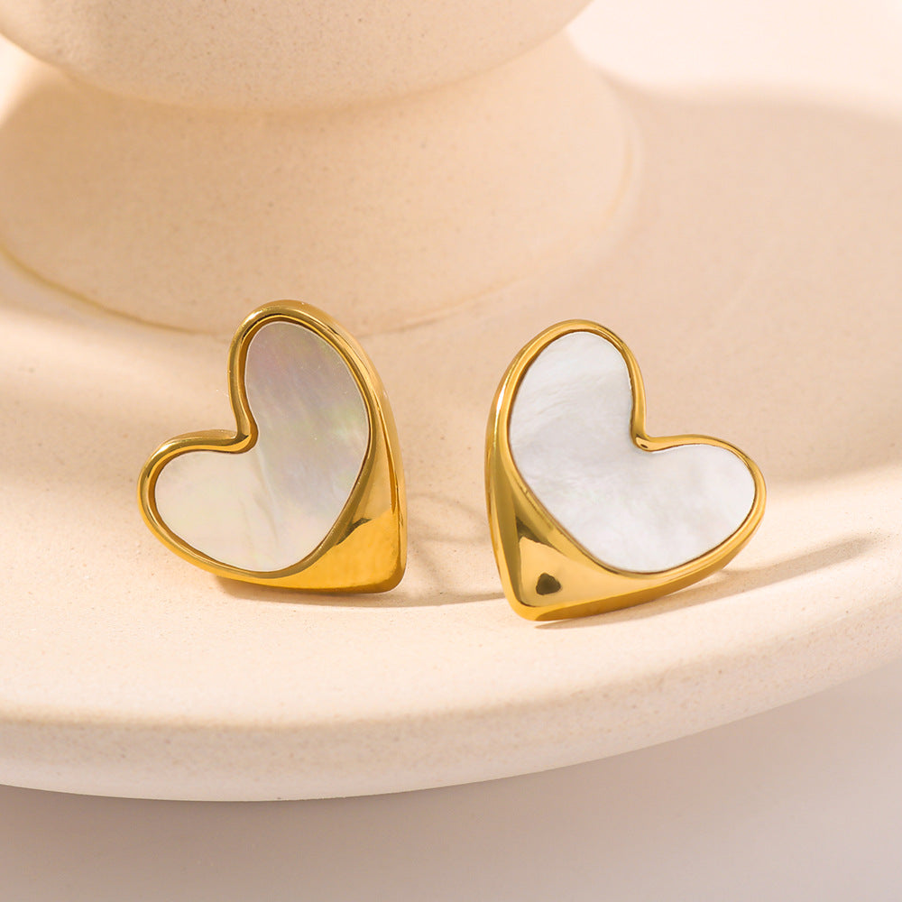 Orecchini a perno da donna minimalisti a cuore in madreperla e acciaio al titanio, in acciaio inossidabile ipoallergenico con placcatura sottovuoto in oro 18 carati, set di lusso leggero